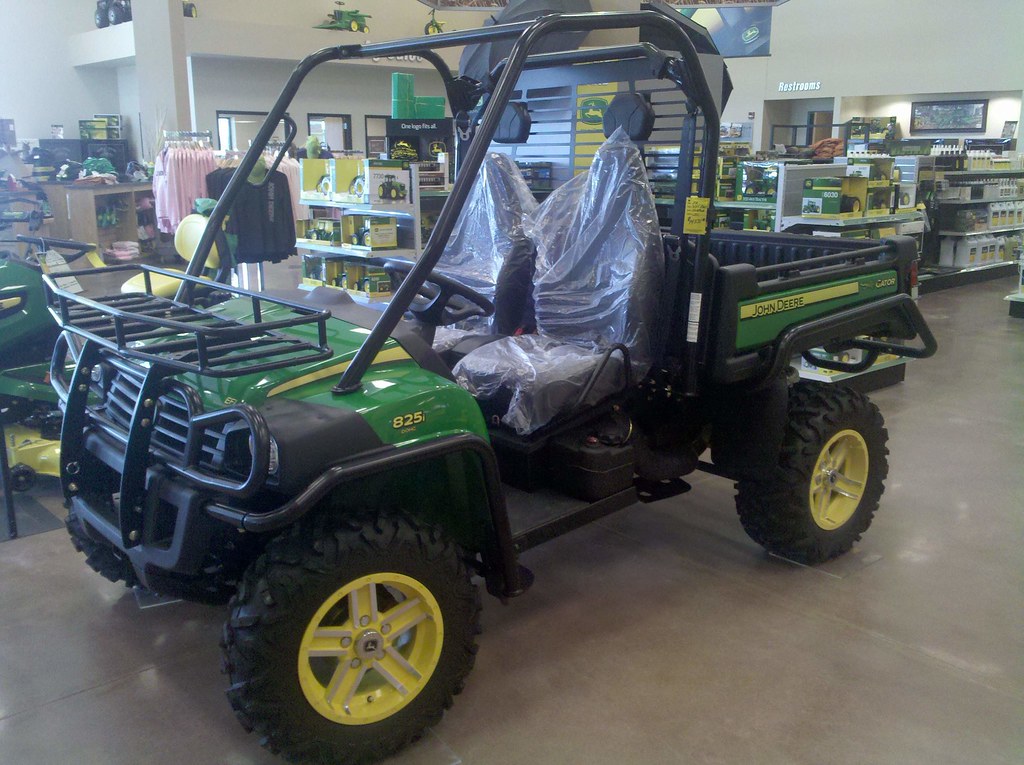 Actual showroom pics of the 2011 John Deere XUV 825i 4821012897_19202008c4_b