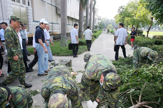 國軍支援救災苦，兩年十三億墊付~軍事倫理(三)軍文關係 5018789467_ddc856e10b_z