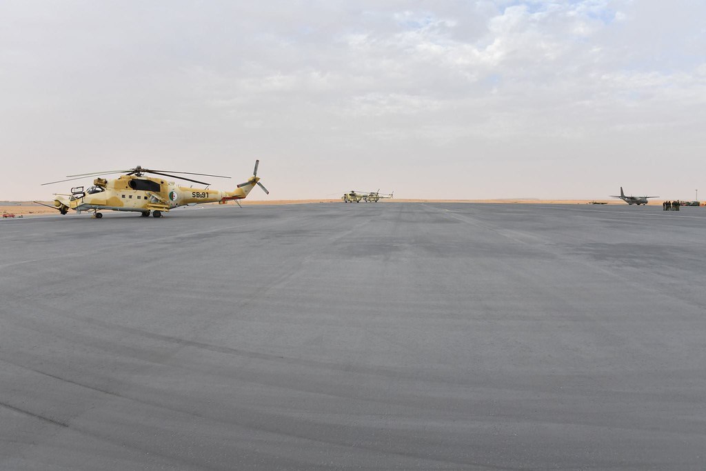 صور مروحيات Mi-24MKIII SuperHind الجزائرية - صفحة 9 40220114752_67d825a4a1_b