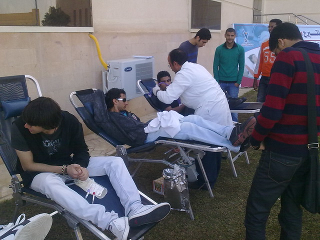 |◄شاهد بالصور حملة التبرع بالدم بجامعة سيناء لصالح بنك الدم الأقليمى|29/03/2011  5572006626_82948e3e94_z
