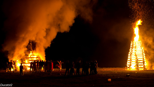 Bûcher de la St Jean, tradition locale N°2 5875834579_f15b22b998_z