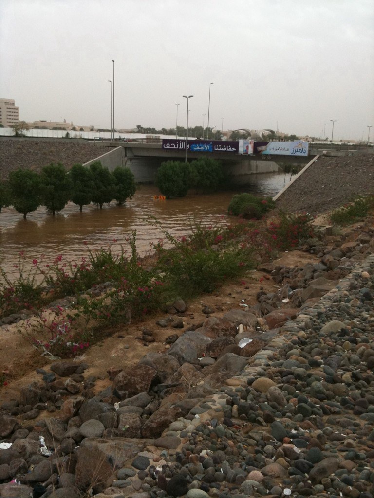  صور أمطار مدينة جدة 2011 م - 1432هـ  5408952280_942d7ec44a_b