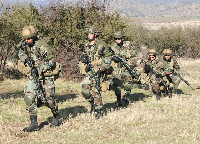 FUERZAS ARMADAS DE CHILE - Página 4 5450867536_0f6124572a_z