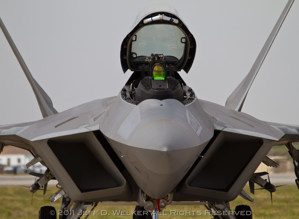 F-22 Raptor - Page 18 5538489613_eb772133bf_b