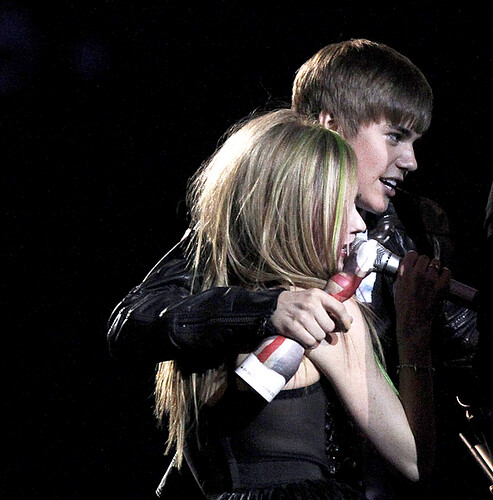 avril lavigne with justin bieber 5449460152_5c34f6d23d