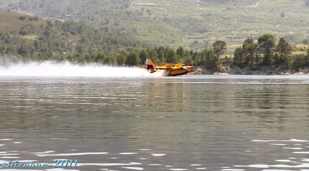 hidroaviones amerizando en el pantano de beniarres 5607262862_aed1257f15_b