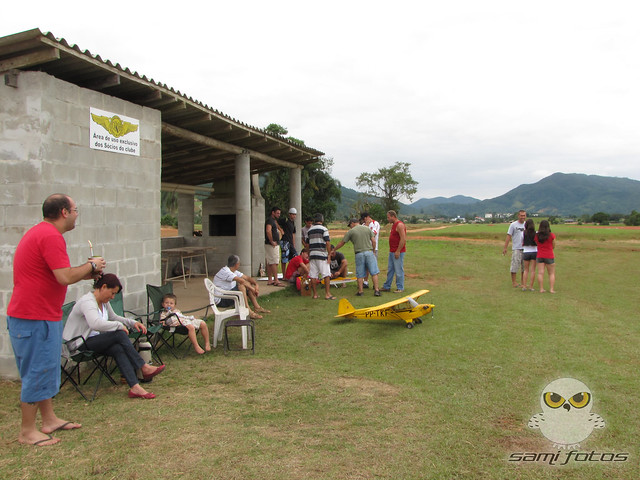 Vôos no CAAB (Clube Asas de Biguaçu) - 16/04/2011 5629174074_3bcc20c8f0_z