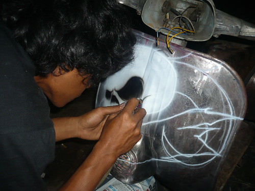 Vespa kaleng Airbrush karya bro Rizal Stuts 5305825357_af81f91f6b