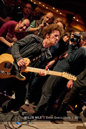 [Rock In Focus] Fotos y crónica de Willie Nile en el Antzokia 5590396434_530556be27