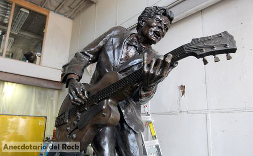Controvertida estatua en honor a Chuck Berry en su ciudad natal, Saint Louis 5640567025_ea9a5dce42