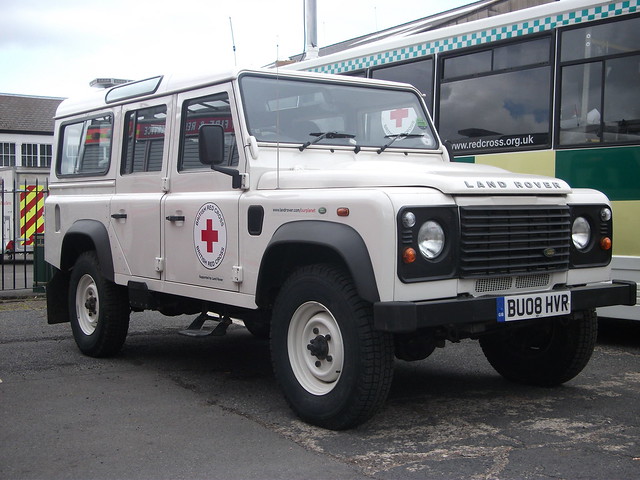 Landrover D90 Red Cross 5303092570_fffe41fec6_z