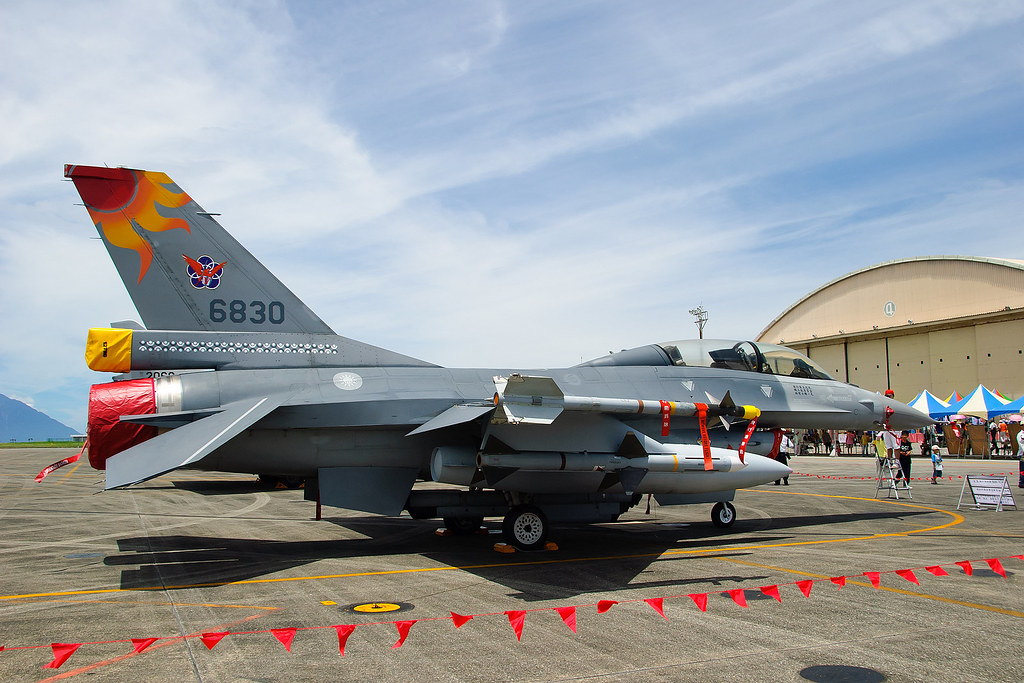 Armée Taiwanaise / Republic of China Armed Forces(ROCAF) - Page 10 5728857119_b1ffcc50b4_b