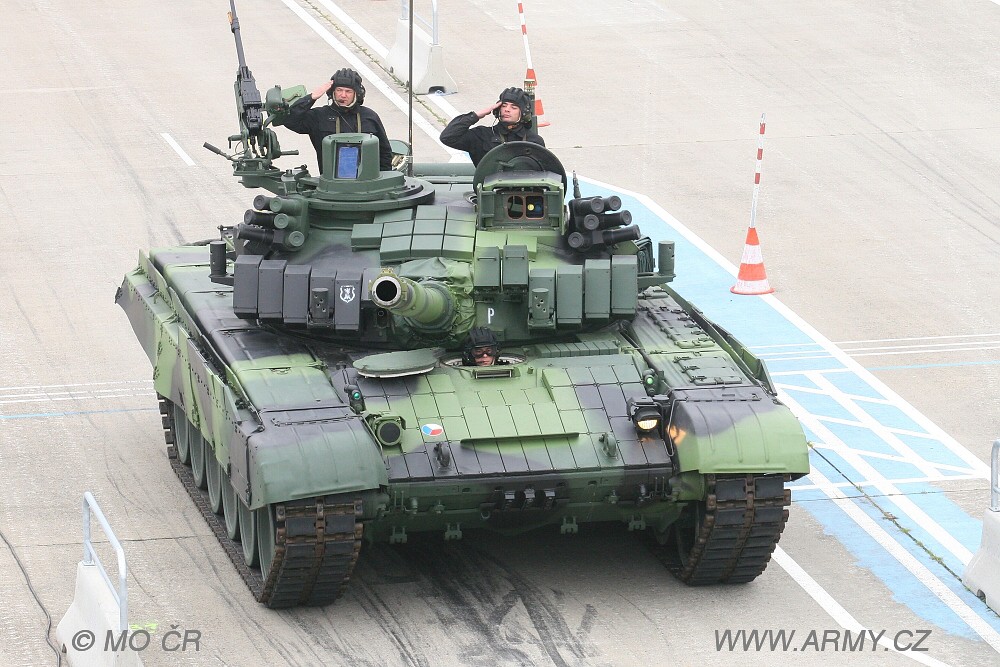 T-72 تطويراتها و أنواعها و كيفية التفريق بينها 5567681242_7b4c8f7443_b