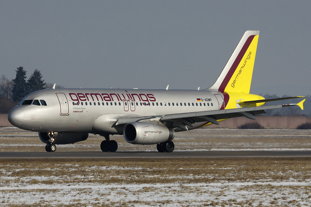 STR/EDDS Flughafen Stuttgart 8412080914_6bbcf28d83_b