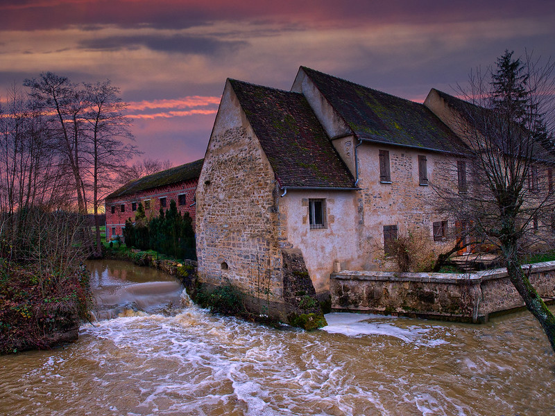 Lever de soleil à Lurcy le bourg ( ajout des originaux ) 12387460634_45b455c1f4_c