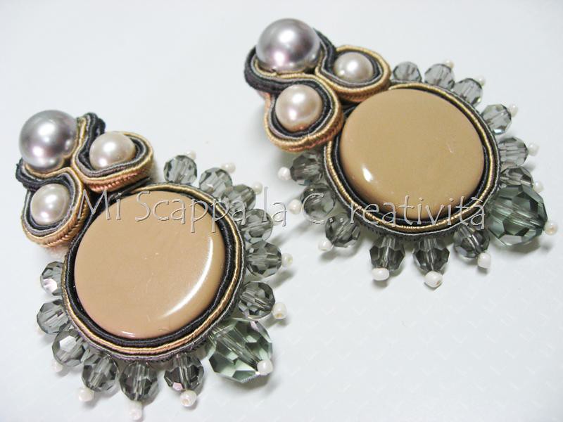 Orecchini soutache beige e grigio 6015276944_d70601d681_b