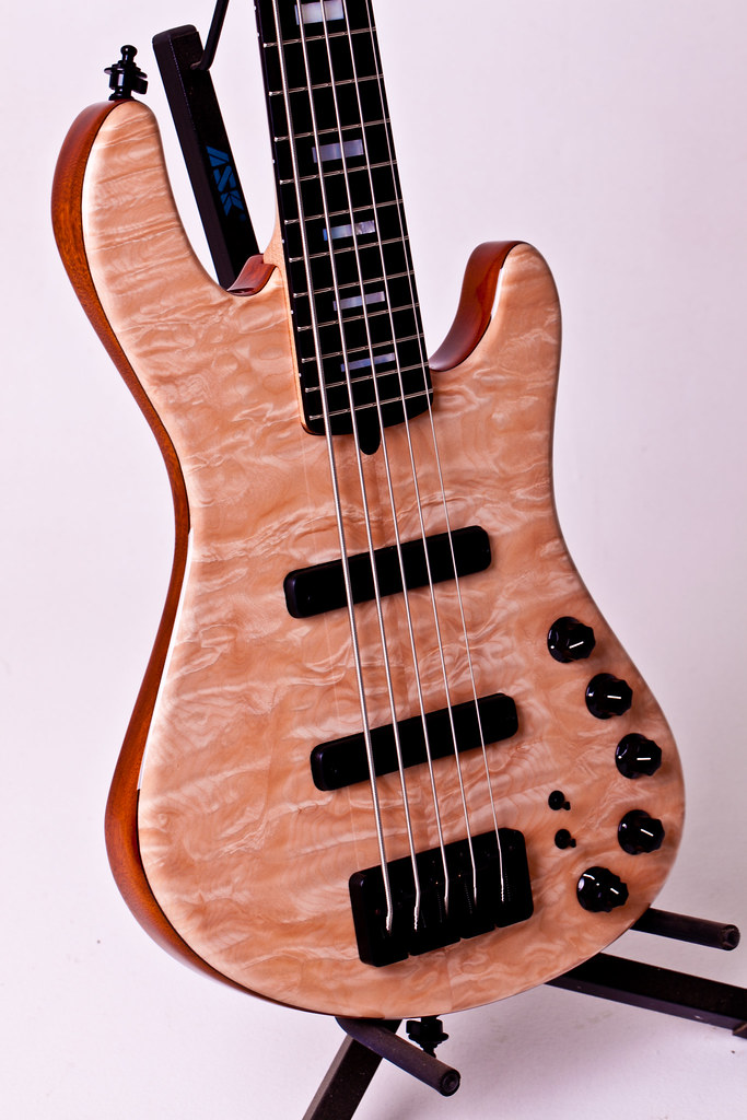 Jazz Bass Custom 5 - M Laghus - Página 3 6014192581_59767fd513_b