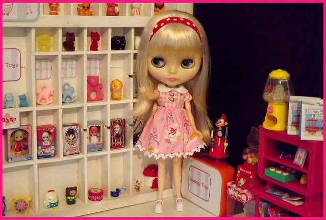 Projet éphémère : Magasin de jouets pour Blythes ! 6029849903_ee34766364_z