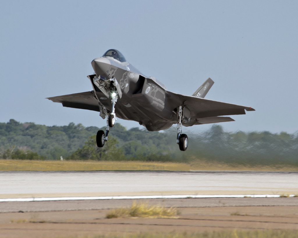 Lockheed F-35 Lightning II - Página 4 5958504072_f4ef1d8455_b