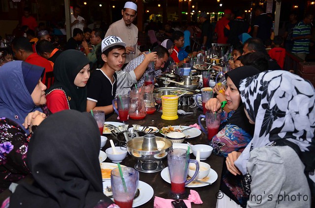 MAJLIS BERBUKA PUASA DI RESTOREN SINAR MESRA, KUANTAN - Page 5 6062245934_9911062c54_z