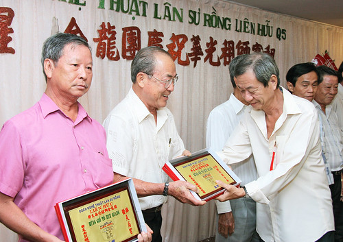 Liên Hữu điểm nhãn trên nhà hàng Thuận Kiều 2011 6304055227_b7d154c9ff