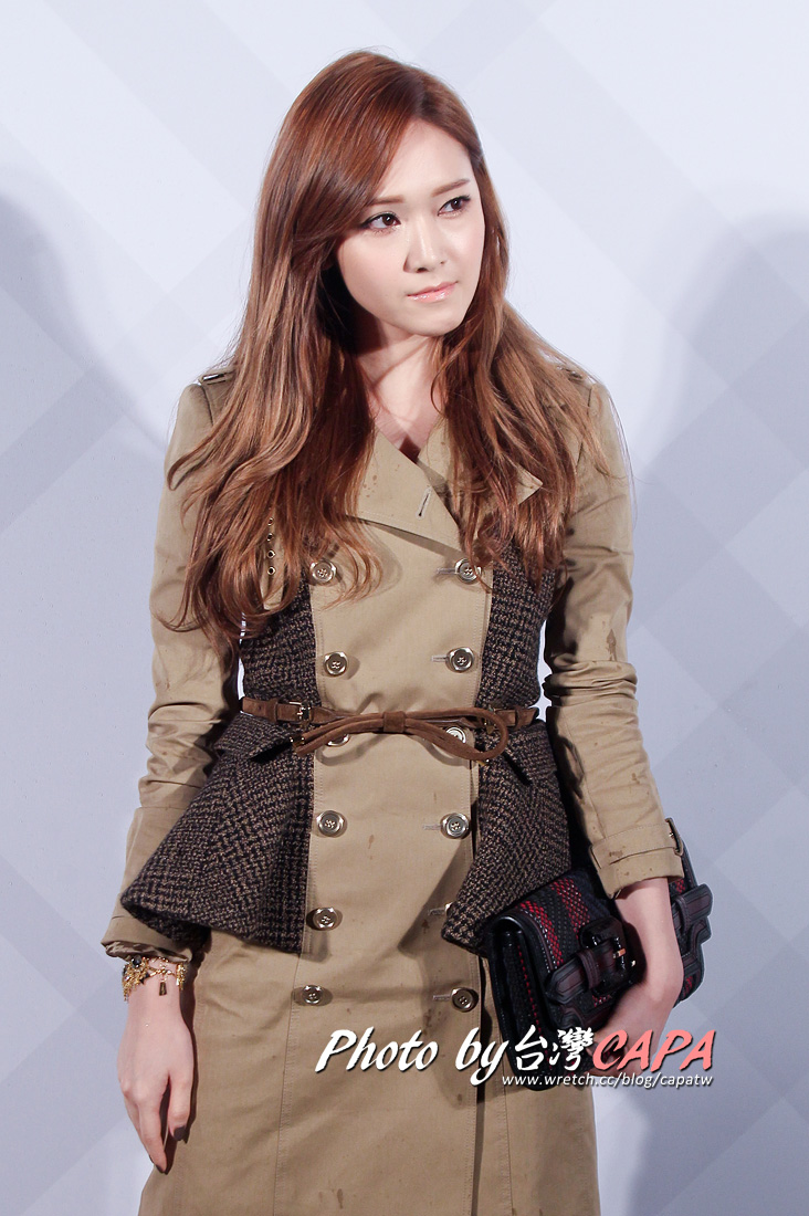 [PIC][25-04-2012]Jessica lên đường đến Đài Loan để tham dự lễ khai trương cửa hàng Burberry - Page 4 6969665898_9caf85a1e1_o