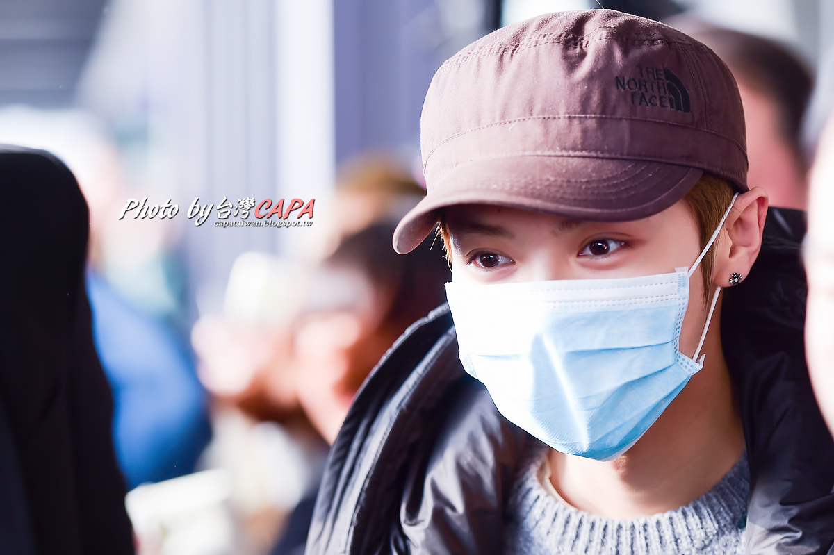 [FANTAKEN] 150117 Beijing Airport to Taiwan Taoyuan Airport [12P] 16298980462_010ef0cc1f_o