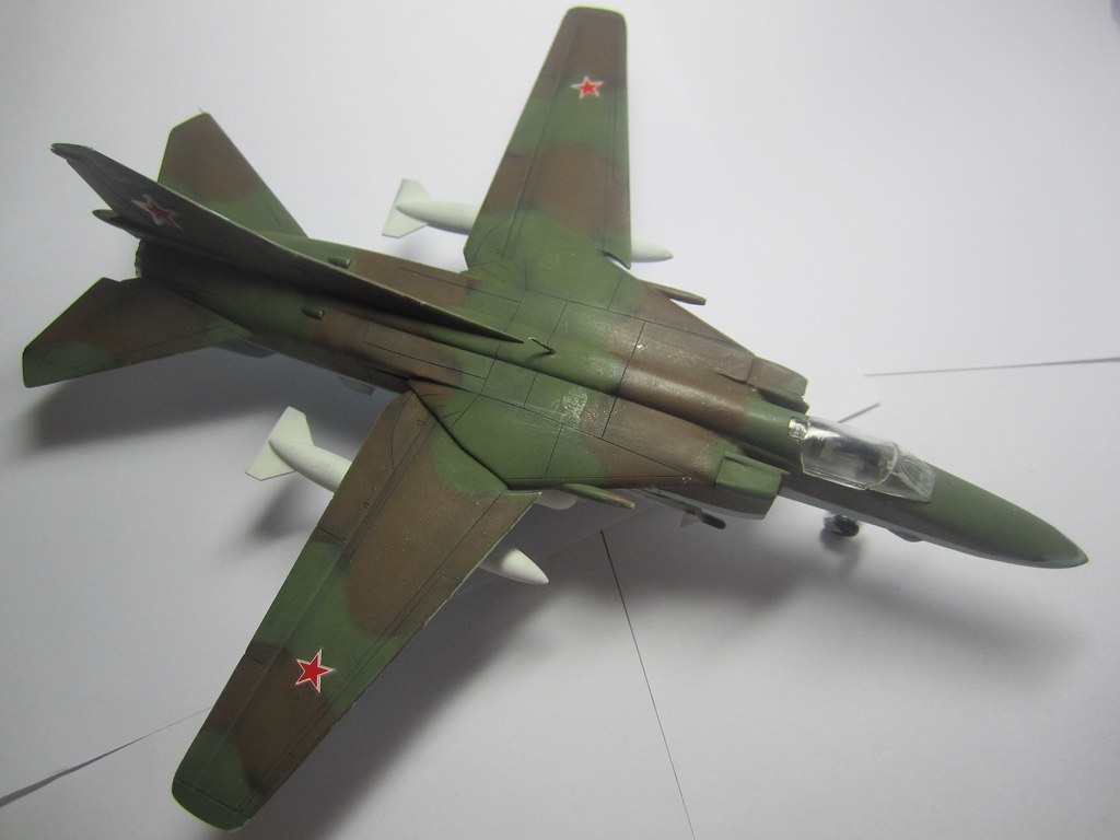 [1/72] MiG-27 (Academy) 6410620953_4d80af298d_b