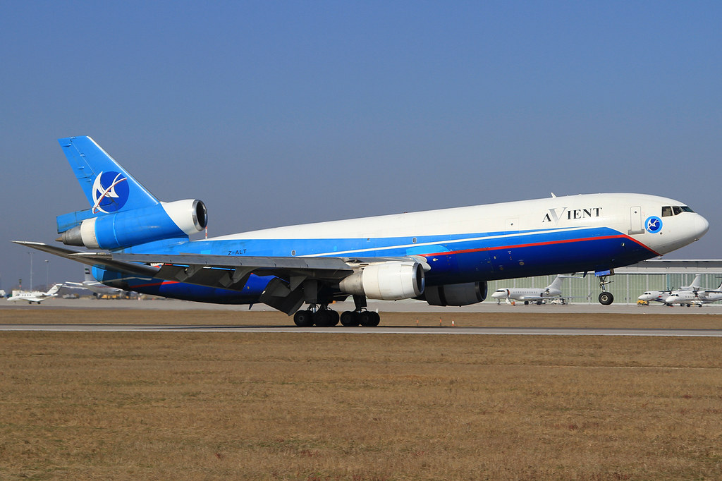 STR/EDDS Flughafen Stuttgart 8688250017_fcb007fba6_b