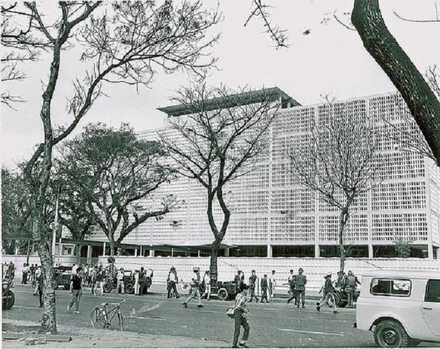 Ngày 30-4-1975, Hoa Kỳ chạy khỏi VNCH 6893499656_e6248dfeaf_z