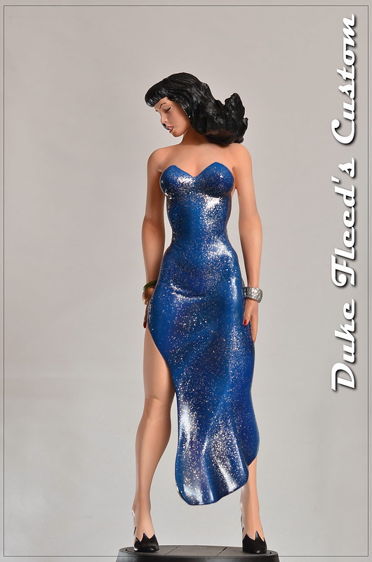 Bettie Page in blue. Kit echelle 1/7 (Bowen) 7232541040_75aa5a41e3_c