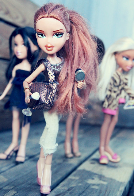 Bratz & Bratzillaz - Page 3 6881455048_0a85999186_z