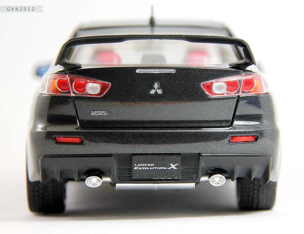 1/24 Aoshima Mitsubishi Lancer Evolution X (Phantom Black Pearl) 7034659713_14a54c4f12_b