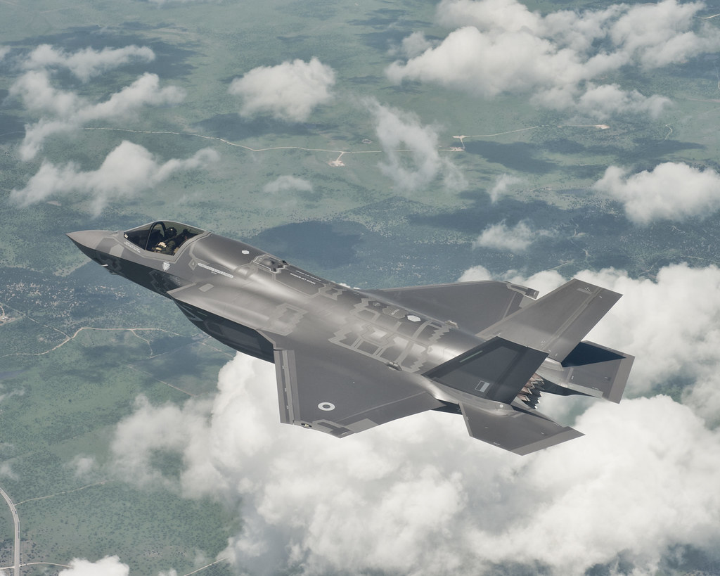 El Reino Unido se decanta finalmente por el F-35B STOVL. 6937801636_56d6ed3d90_b