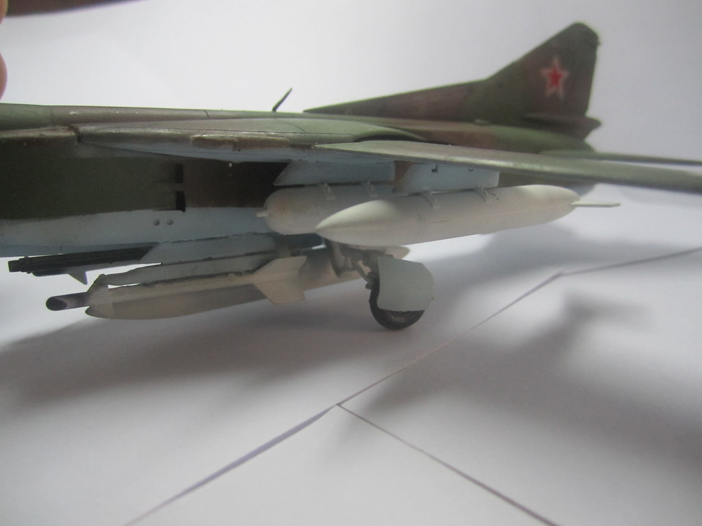 [1/72] MiG-27 (Academy) 6410607201_89943dbf36_b