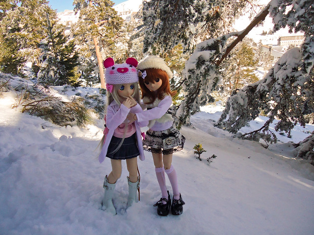 Maria & Noumi en la nieve <33!! (DD) 6816460134_1384c2343a_z