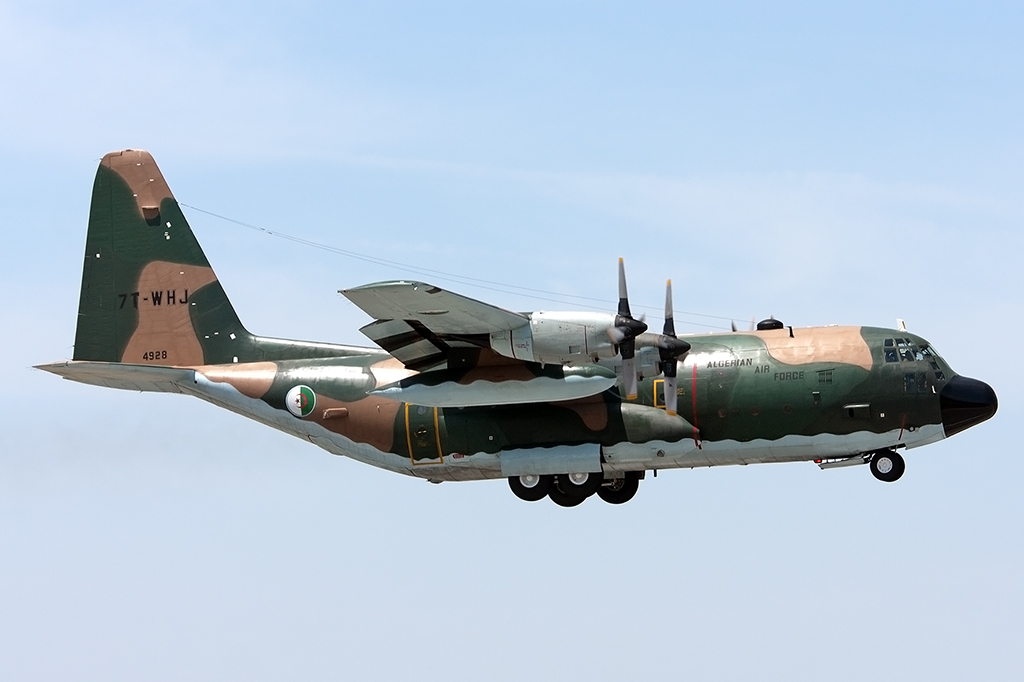 صور طائرات النقل والشحن الجزائرية [ C-130H/H30  /  Hercules ]  6888136020_1aa36fa59d_o