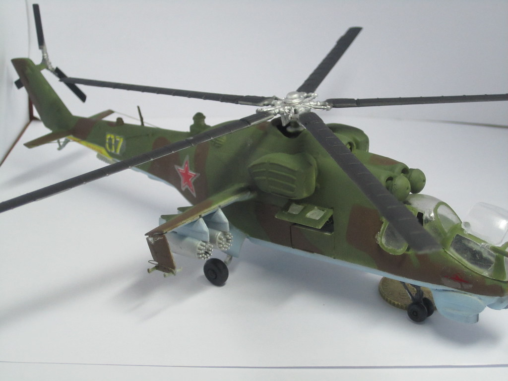 [1/72] Mi-24 (hãng Kitech) 6846225568_8caeab9720_b