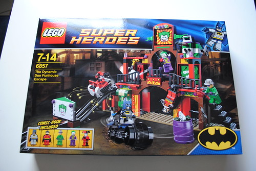 [Review] Super Heroes 6857: The Dynamic Duo Funhouse Escape 6863608703_c20716fff5