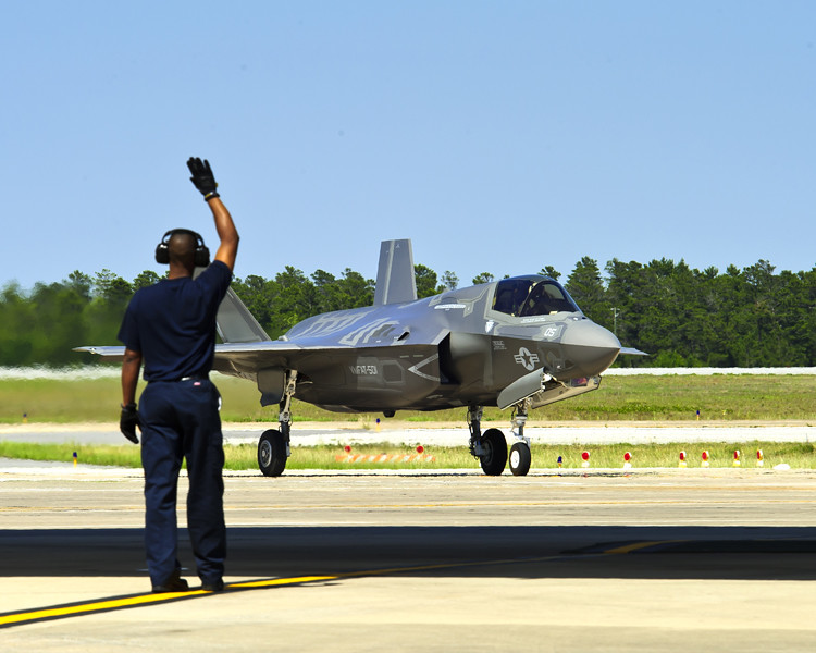 Lockheed F-35 Lightning II - Página 10 7176702010_df702a73fc_b