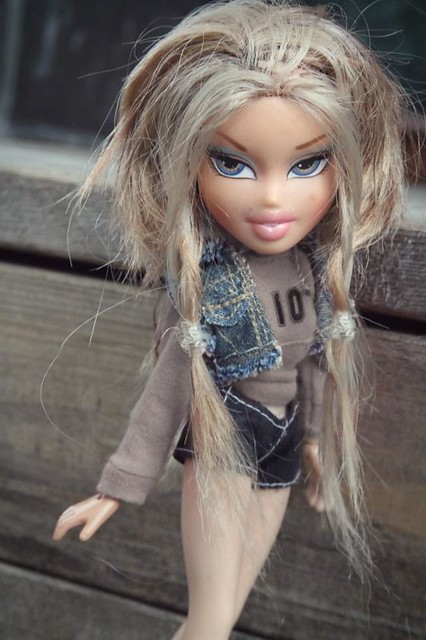 Bratz & Bratzillaz - Page 3 7549698228_03a2d4391c_z