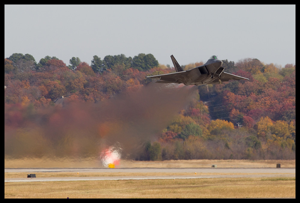 F-22 Raptor - Page 17 8162703167_41b6d0d7b9_b