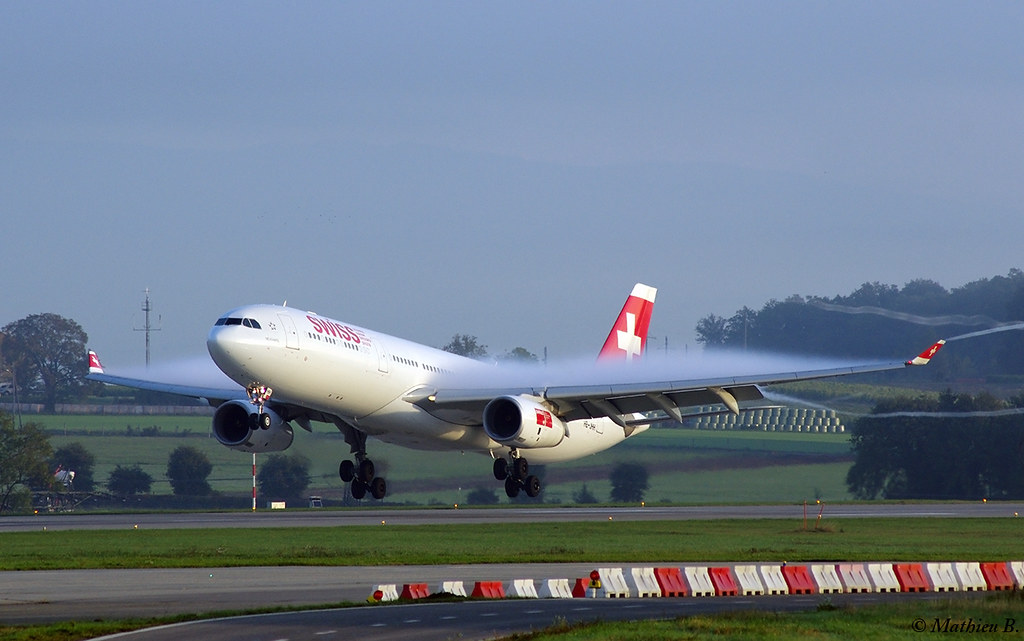 Aéroport de Genève Cointrin [GVA-LSGG]  - Page 2 10408752854_eb2572693e_b