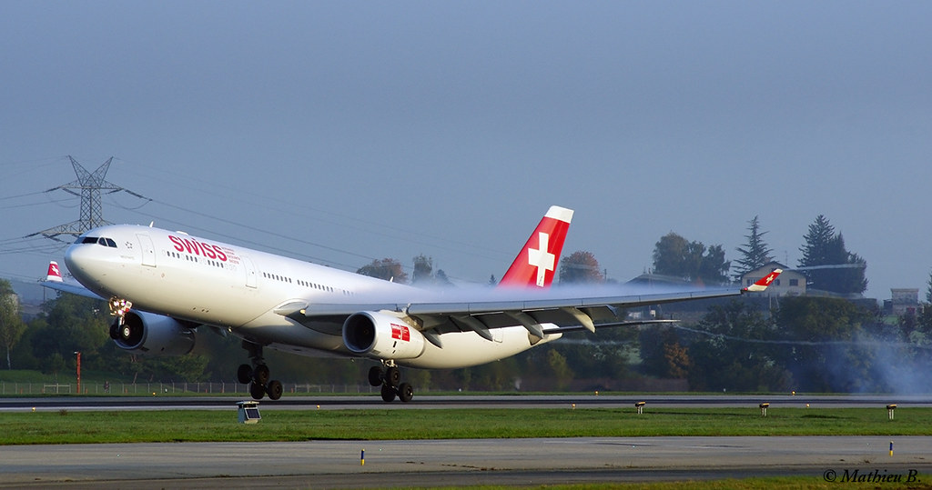 Aéroport de Genève Cointrin [GVA-LSGG]  - Page 2 10408759726_93f4fb1068_b