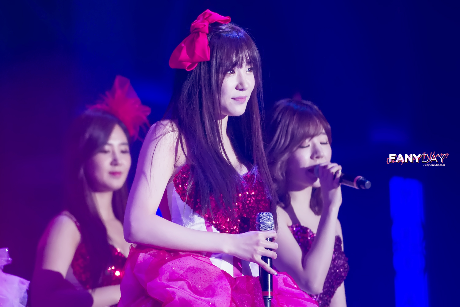 [PIC][22-12-2013]Hình ảnh mới nhất từ Concert "Märchen Fantasy" trong chuỗi "SMTOWN WEEK" của SNSD vào tối nay - Page 10 12346912303_3d564841bd_o