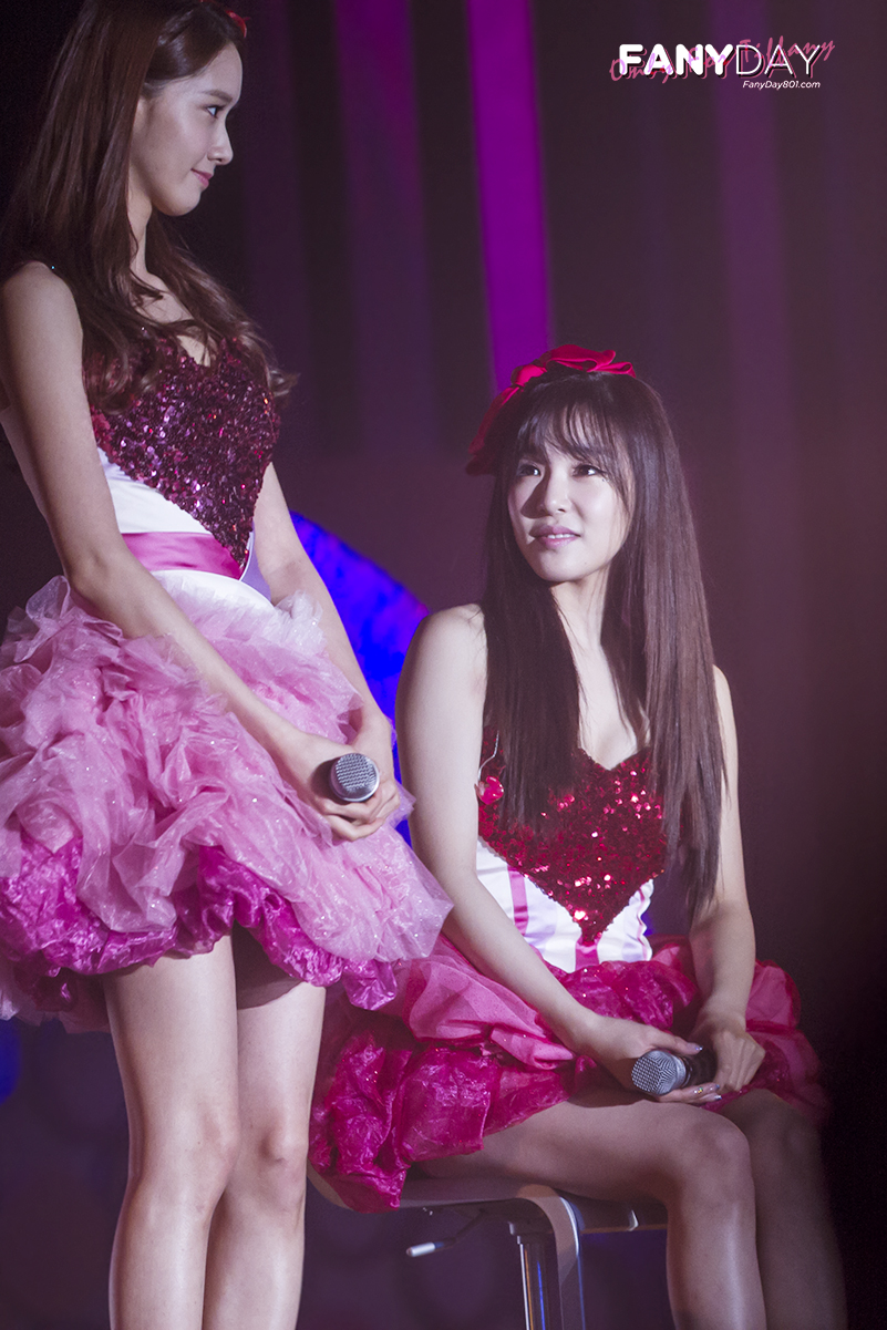 [PIC][22-12-2013]Hình ảnh mới nhất từ Concert "Märchen Fantasy" trong chuỗi "SMTOWN WEEK" của SNSD vào tối nay - Page 10 12346927653_9dece28e3e_o