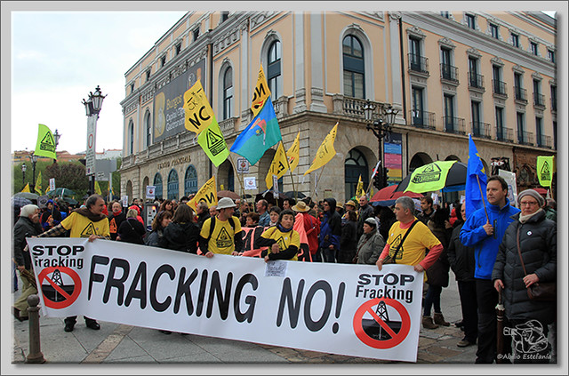 Camapaña "Fracking No" 8755103180_82801f9cc8_z