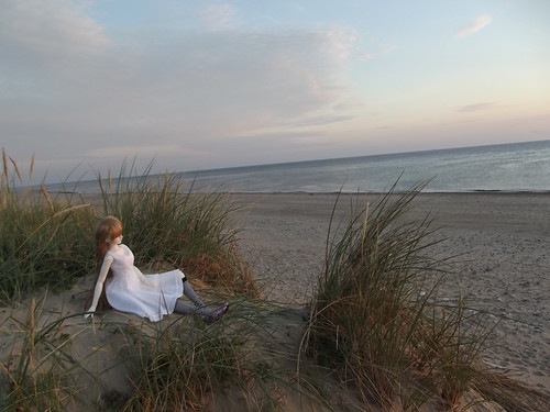 Elisabeth at the beach 7514823094_21f191a7a5