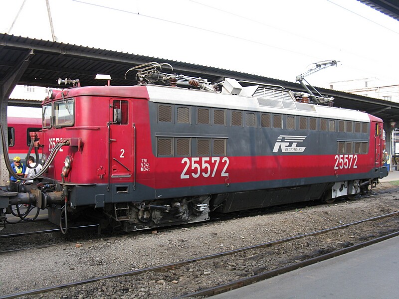 [Piko] Locomotive électrique - BB25000 / BB25500 / Cabines longues et courtes 7473615464_65fb339c75_b