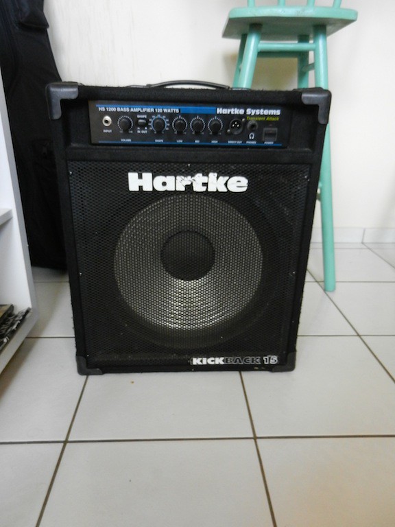 VENDO AMPLIFICADOR HARTKE KICKBACK 15 (120W) -  R$ 1350 8003063945_8457cb34f1_b